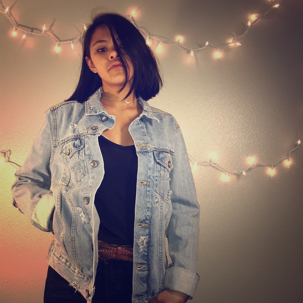 URBAN OUTFITTERS BDG Distressed Denim Jacket